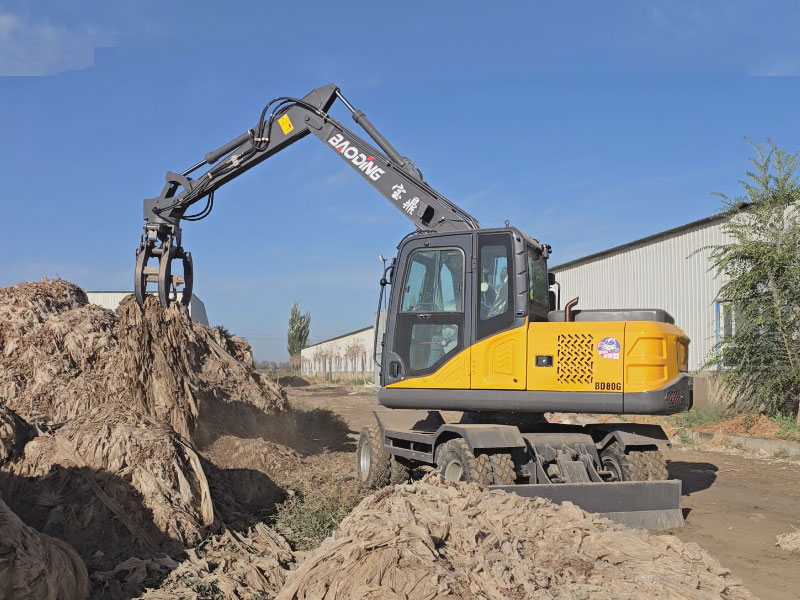 寶鼎80G抓木機走進垃圾處理場